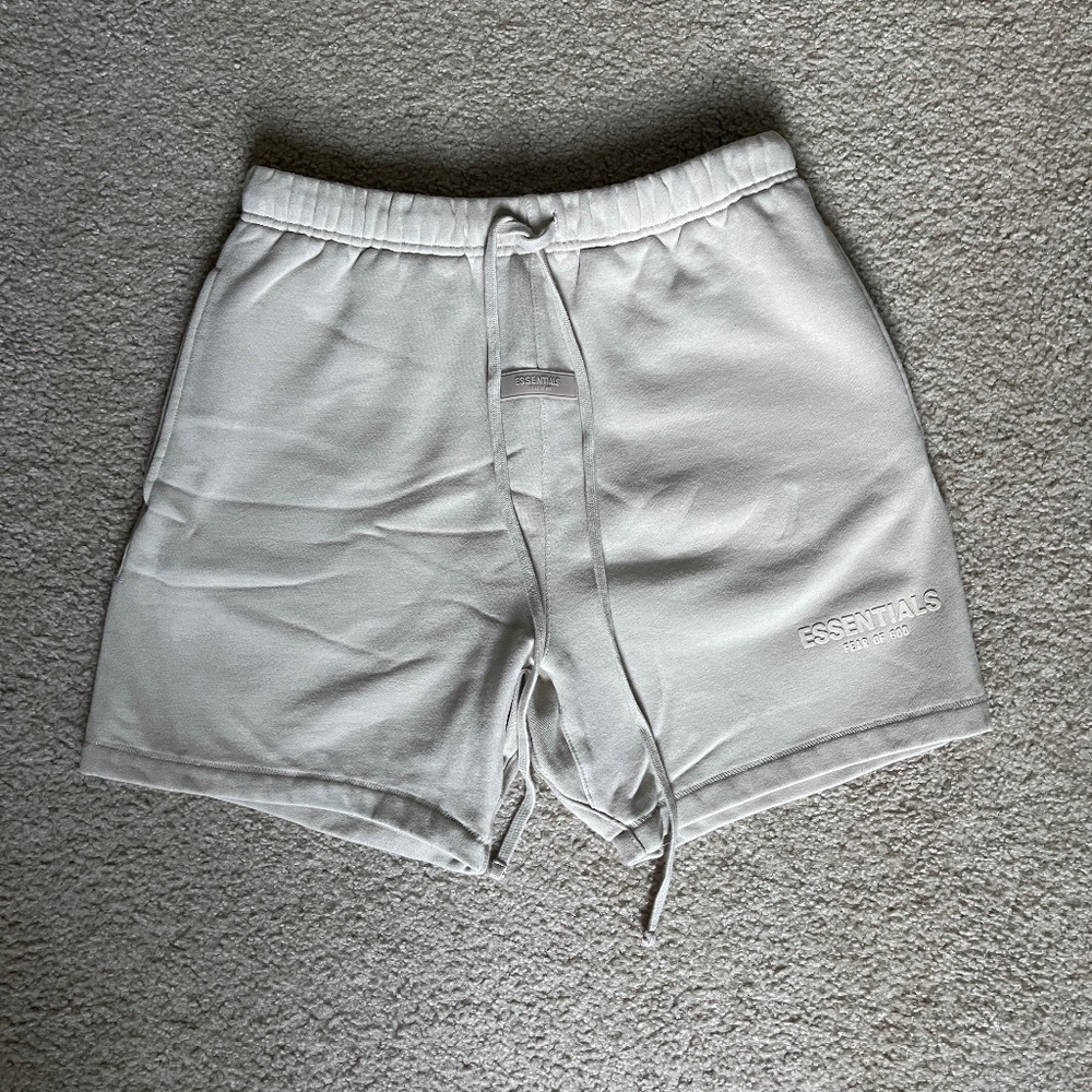 Fear of God Essentials Sweat Shorts in Wheat, Size Small